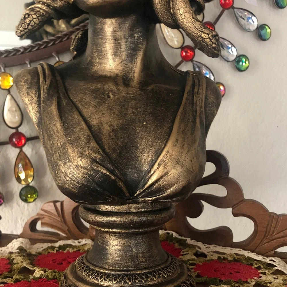NWT Medusa Bust Figurine in Antique Gold Finish w/ Snakes & Light Up Eyes
